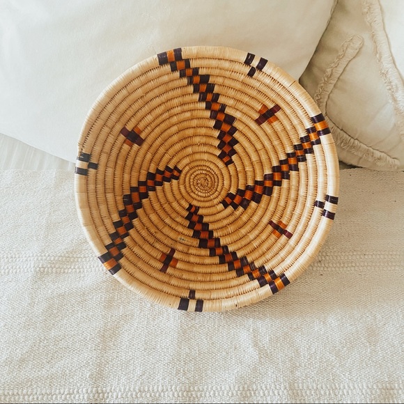 BOTSWANA handwoven african tribal basket - Picture 3 of 3